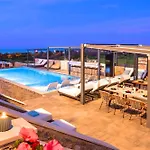 Grey Grand Private Pool *