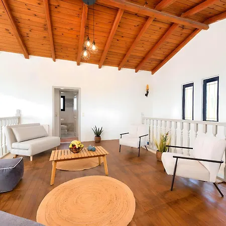 Grey Grand Private Pool