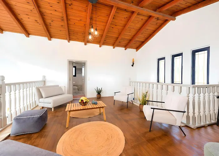 Grey Grand Private Pool