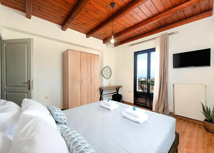 Grey Grand Private Pool